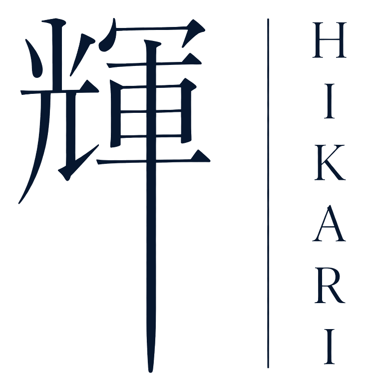 輝 HIKARI ロゴ